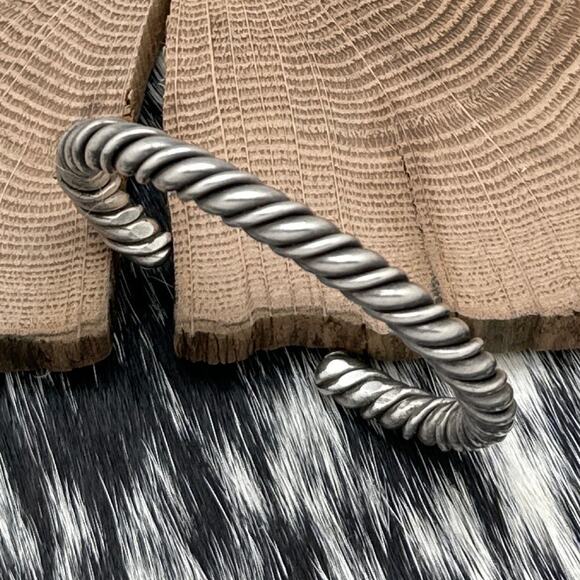 1990s Native American NAVAJO Sterling Silver Cuff Bracelet Plain Double Twist - Picture 1 of 3